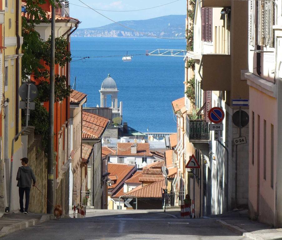 Casa Vacanze All'Angolo Trieste Exterior foto